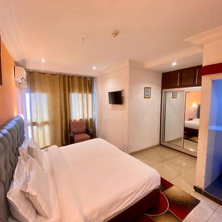 Fini Hotel Bobende يمبي المظهر الخارجي الصورة