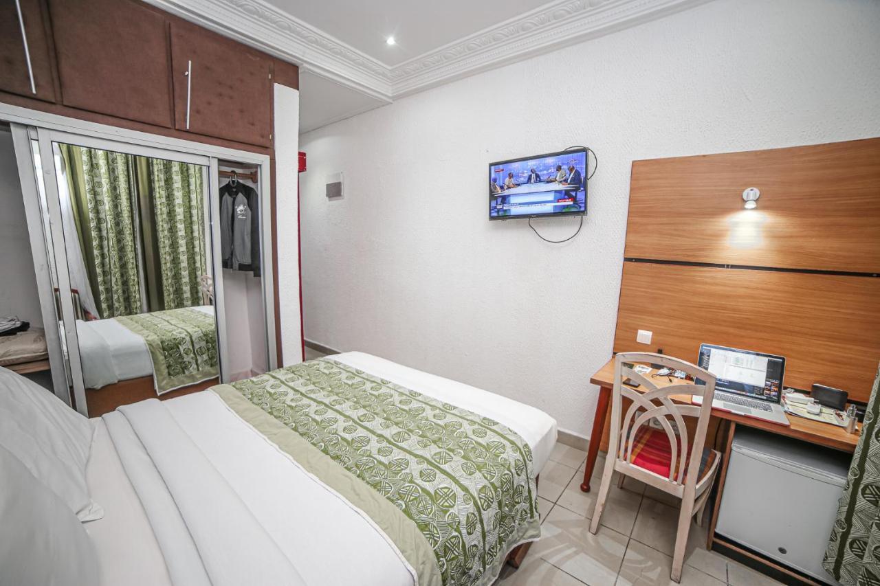 Fini Hotel Bobende يمبي المظهر الخارجي الصورة