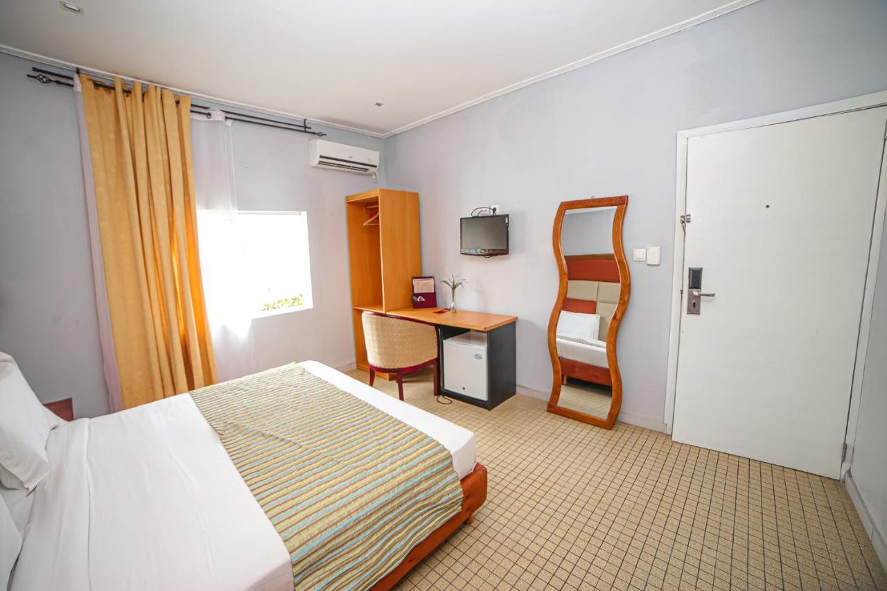 Fini Hotel Bobende يمبي المظهر الخارجي الصورة