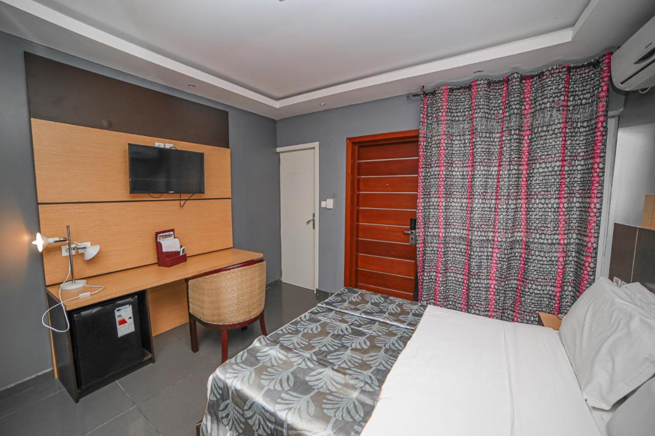 Fini Hotel Bobende يمبي المظهر الخارجي الصورة