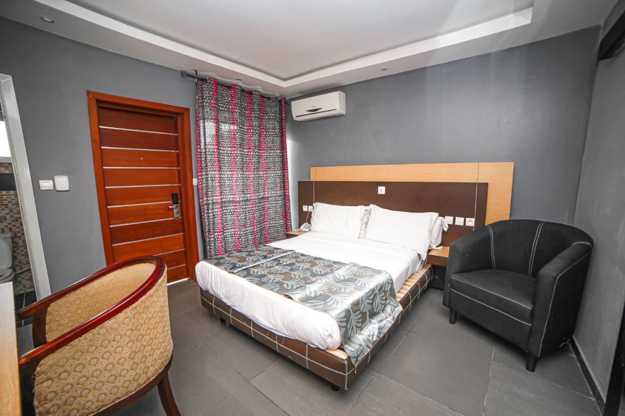 Fini Hotel Bobende يمبي المظهر الخارجي الصورة