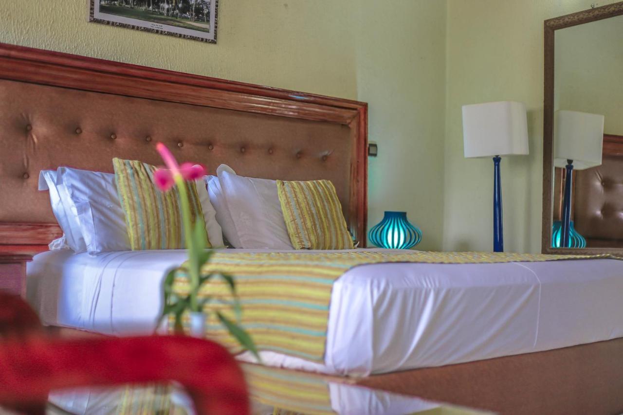 Fini Hotel Bobende يمبي المظهر الخارجي الصورة
