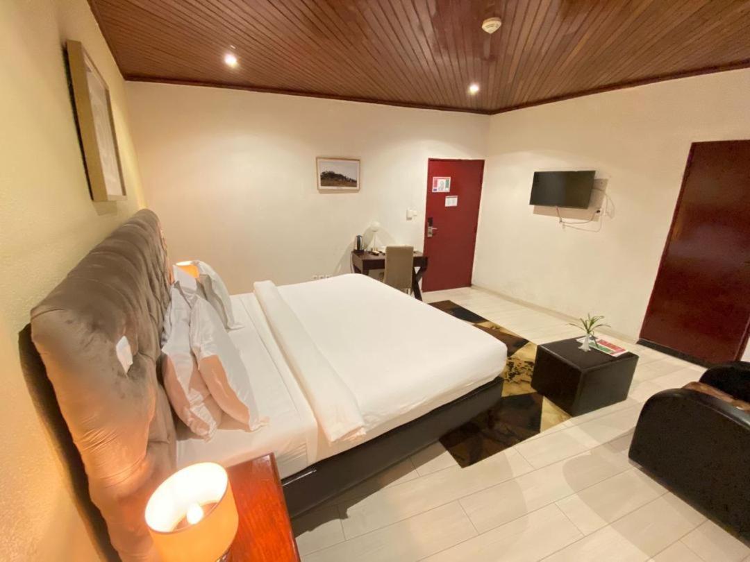Fini Hotel Bobende يمبي المظهر الخارجي الصورة