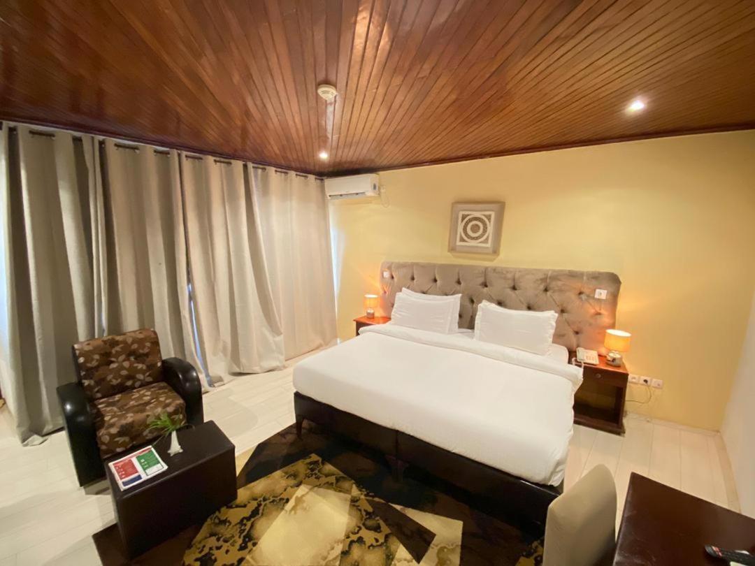 Fini Hotel Bobende يمبي المظهر الخارجي الصورة