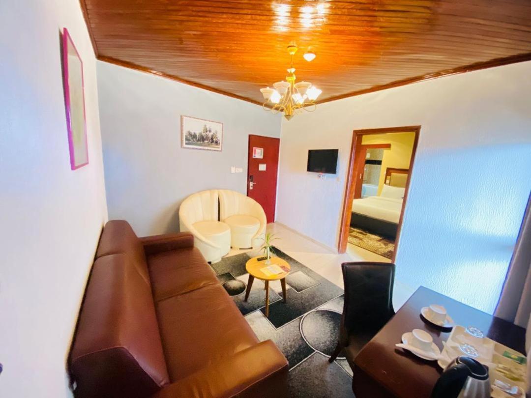 Fini Hotel Bobende يمبي المظهر الخارجي الصورة