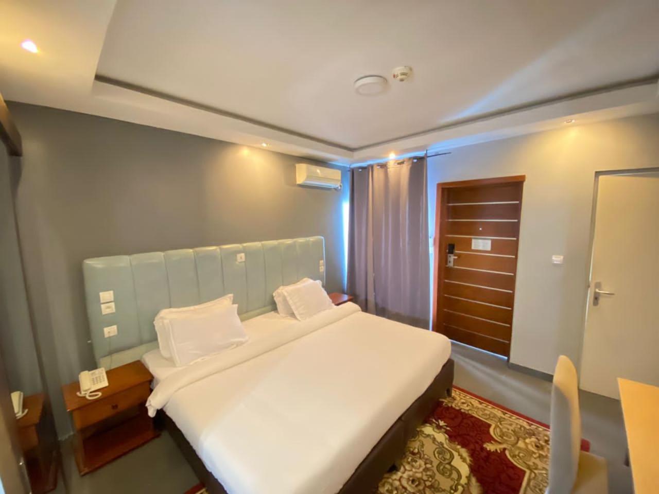 Fini Hotel Bobende يمبي المظهر الخارجي الصورة