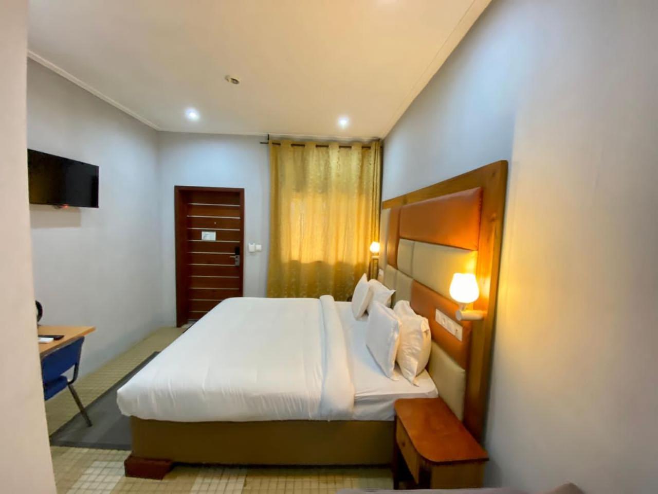 Fini Hotel Bobende يمبي المظهر الخارجي الصورة
