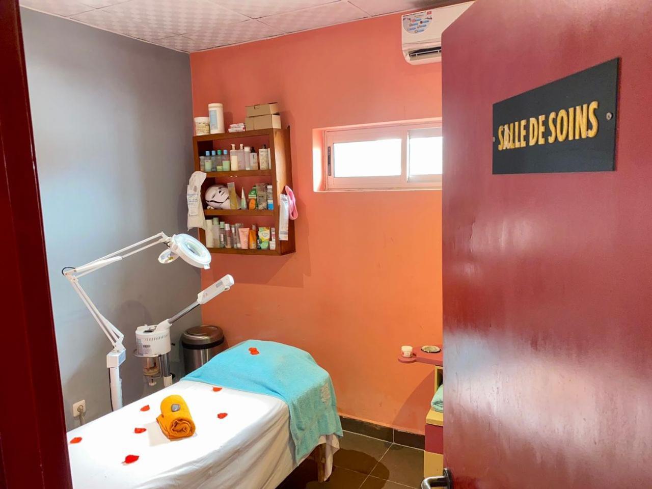Fini Hotel Bobende يمبي المظهر الخارجي الصورة