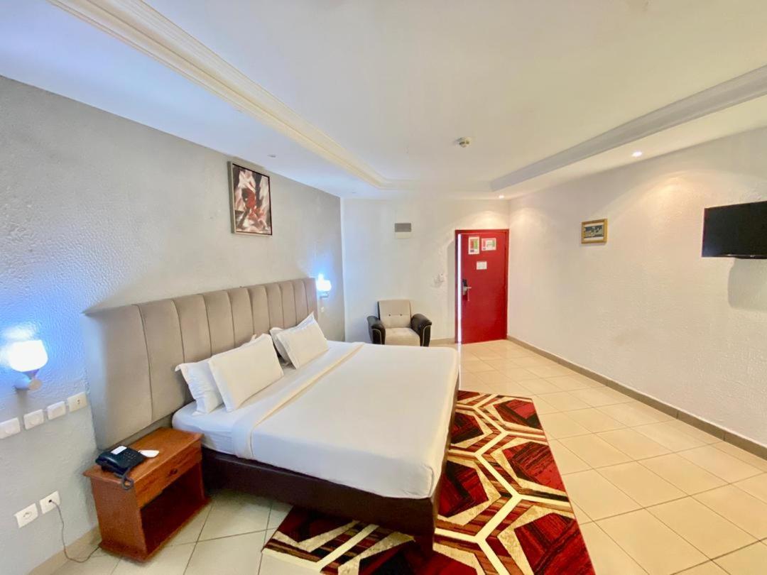 Fini Hotel Bobende يمبي المظهر الخارجي الصورة