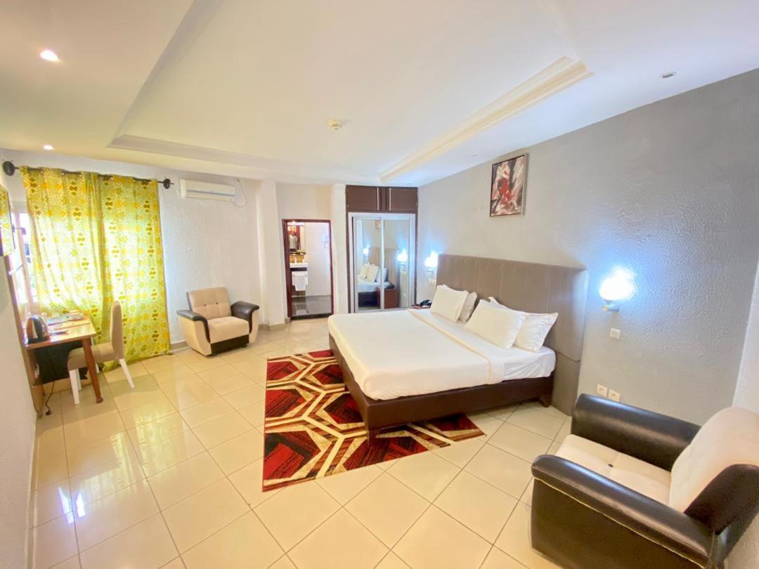 Fini Hotel Bobende يمبي المظهر الخارجي الصورة
