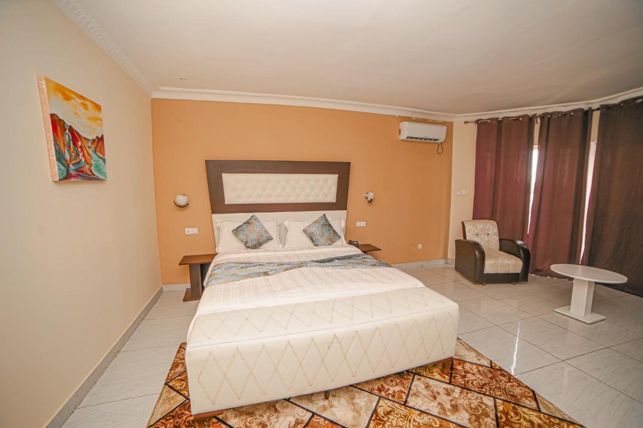 Fini Hotel Bobende يمبي المظهر الخارجي الصورة