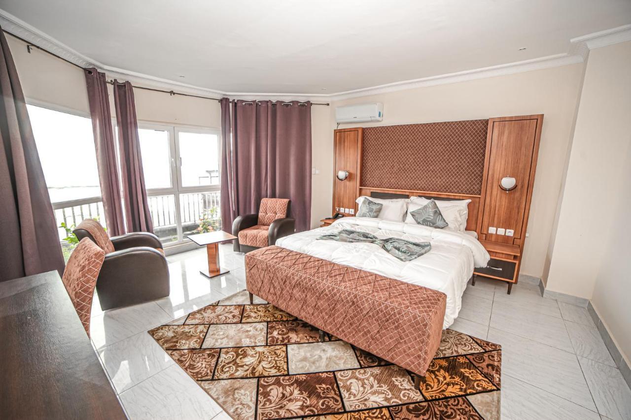 Fini Hotel Bobende يمبي المظهر الخارجي الصورة
