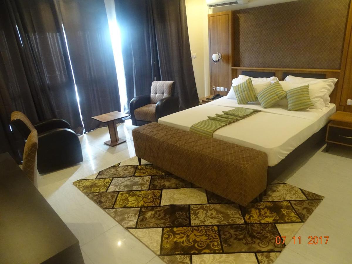 Fini Hotel Bobende يمبي المظهر الخارجي الصورة